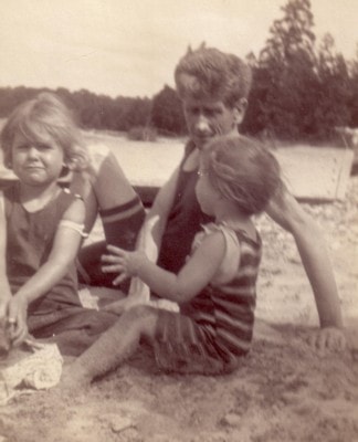 Carl Ahrens with Sigrid and Chloris at Leith