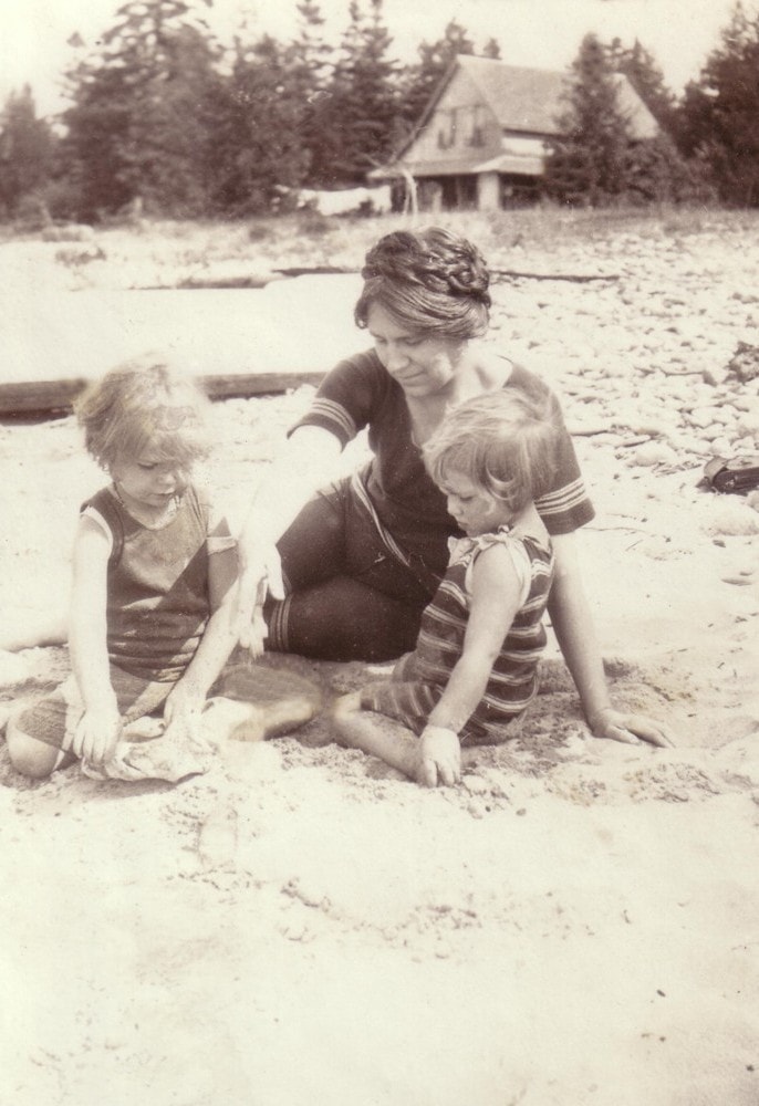 Madonna Ahrens and two girls playing on the beach at Leith