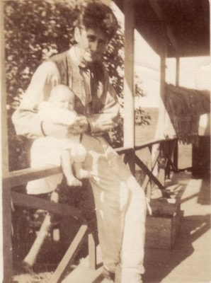 Carl Ahrens with son Laird in Corte Madera, California, in 1907